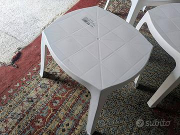 tavolino in plastica