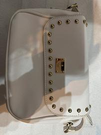 Borsa bianca (aggiunta tracolla)