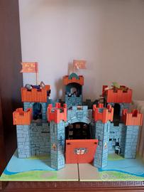 Castello legno + personaggi 