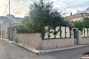 ABITAZIONE INDIPENDENTE CON GIARDINO ZONA PARCO