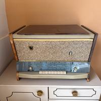 Radio a valvole vintage con giradischi anni 50