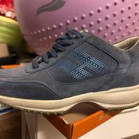 Hogan sneakers con H laterale in strass