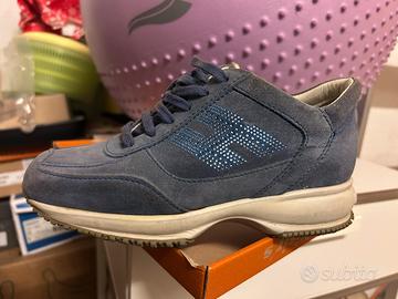 Hogan sneakers con H laterale in strass