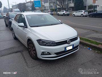 Polo bianca ideale neopatentati
