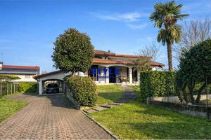 SPLENDIDA CASA SINGOLA COMODA AI PRINCIPALI SERVIZ