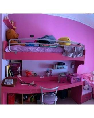 Cameretta stile Barbie a soppalco e cabina armadio