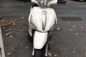 Piaggio Beverly 350 Sport Touring 