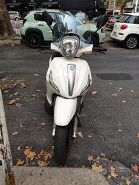 Piaggio Beverly 350 Sport Touring 