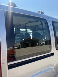 Vetro fisso posteriore destro Fiat DOBLO anno 2009