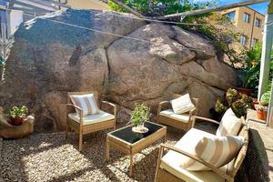 In centro a La Maddalena con giardino e terrazza