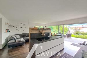 Ampio trilocale con giardino e due garage a Montag