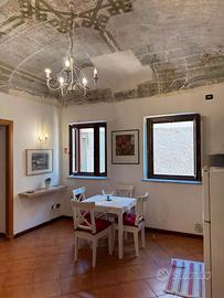 Arredato e ristrutturato Zona TRIBUNALE/PAPIRETO