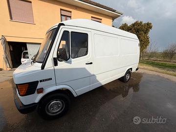 FURGONE MERCEDES 310D RIALZATO