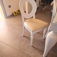 tavolo da pranzo con sedie