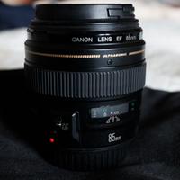 Canon EF 85mm f/1.8 USM