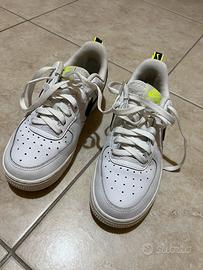 Nike bianche con dettaglio fluo