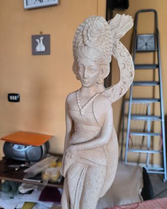 Statua dea bendata in resina in eccellente condizi