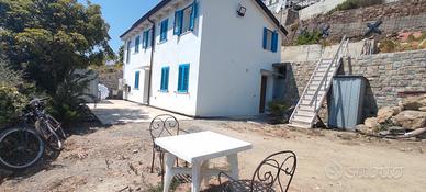 Bilocale fronte mare con parcheggio