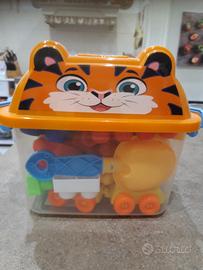 scatola con mattoncini e formine