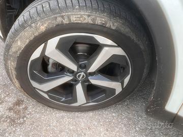 Cerchi nissan  Qashquai 18 com gomme