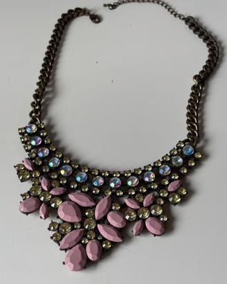 Collana statement con pietre rosa e strass
