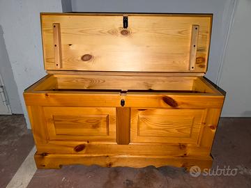 Cassapanca contenitiva  in legno