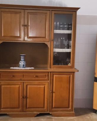 Credenza rustica in legno con vetrina