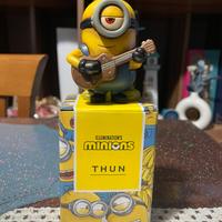 Stuart con chitarra Minions Thun