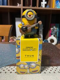 Stuart con chitarra Minions Thun