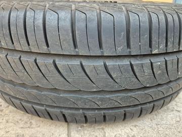 Cerchi lega 15 pollici con pneumatici Pirelli