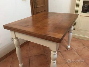 Tavolo allungabile di piccole dimensioni