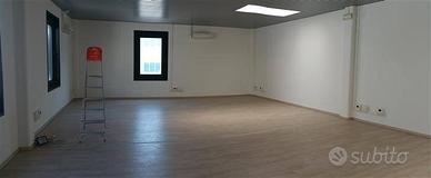 Immobile di 360 m² con 3 locali a Calenzano