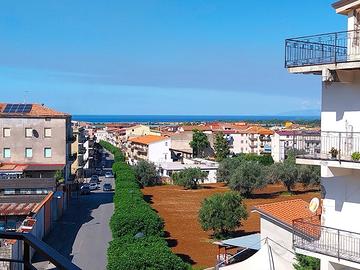 Ampio appartamento vista mare con ascensore