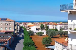 Ampio appartamento vista mare con ascensore