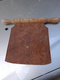 vecchio arnese da taglio 