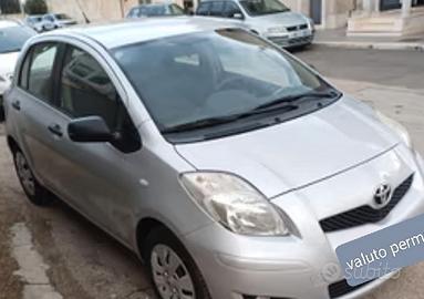 Toyota Yaris 1000 benzina GPL adatta neopatentati