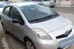 Toyota Yaris 1000 benzina GPL adatta neopatentati