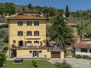 villa-di-492-m²-con-piu-di-5-locali-e-box-auto-a-c