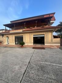 Locale Commerciale di 200 mq