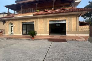 Locale Commerciale di 200 mq