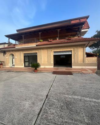 Locale Commerciale di 200 mq