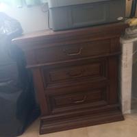 2 comodini in legno massello 