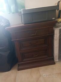 2 comodini in legno massello 