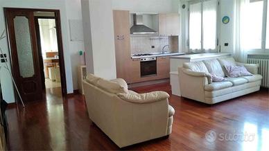 Ancona, appartamento arredato con 2 camere