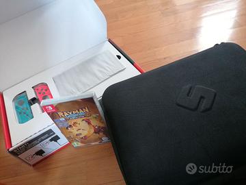 Nintendo switch con gioco e doppia valigia