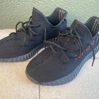 2 paia Scarpe adidas yeezy 350 boost usate
