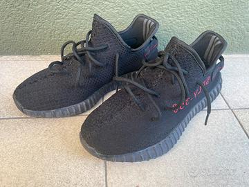 2 paia Scarpe adidas yeezy 350 boost usate