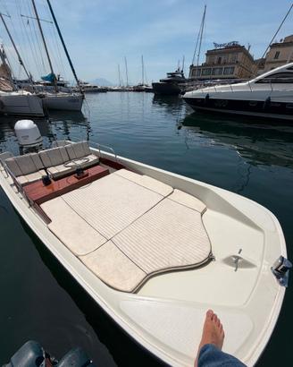 Boston Whaler 17 Sport Motore 115 cv Yamaha white