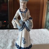 statuetta decorativa in ceramica o porcellana