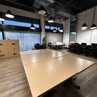 Tavolo quadrato adatto per bar